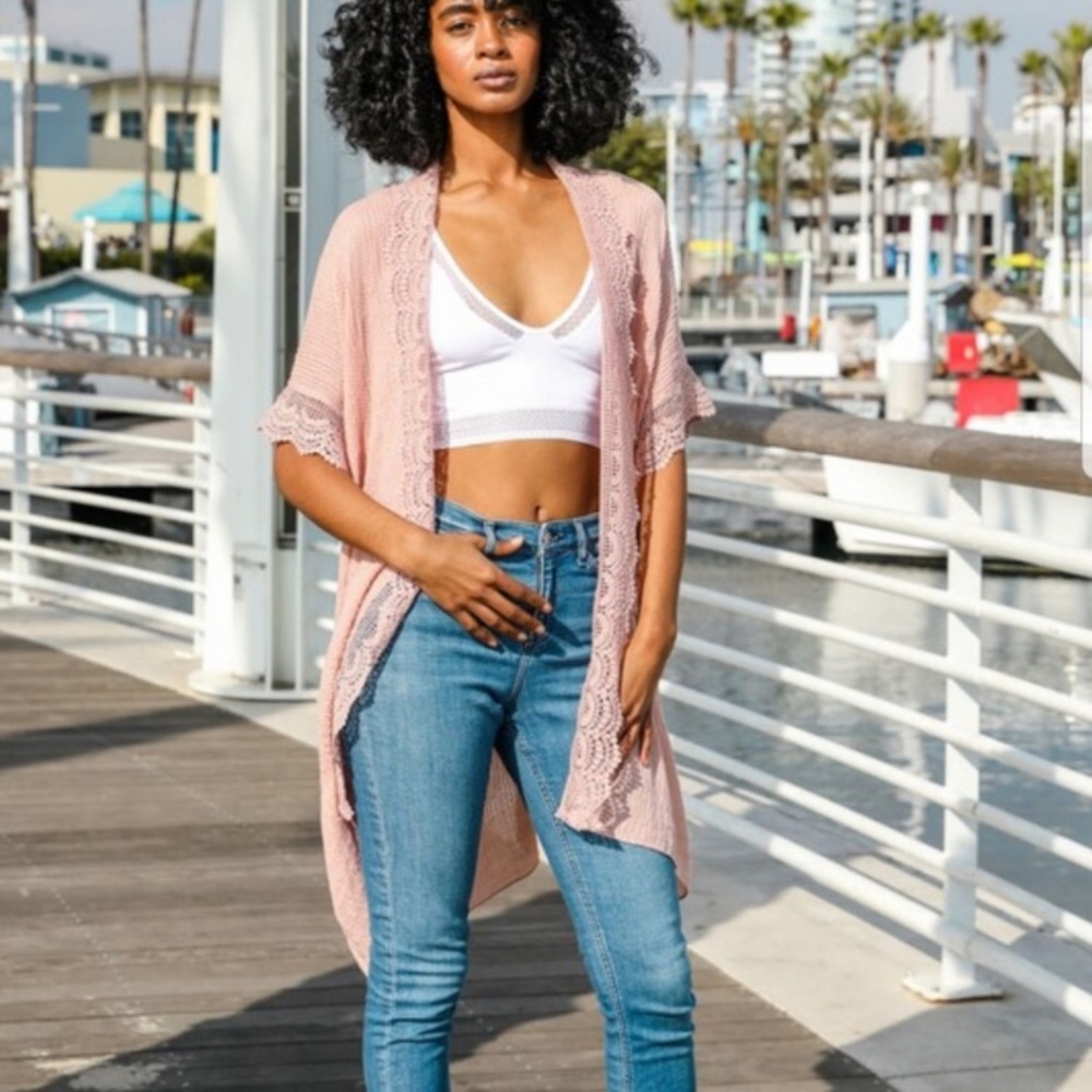Scalloped lace kimonos - Picture 3 of 6